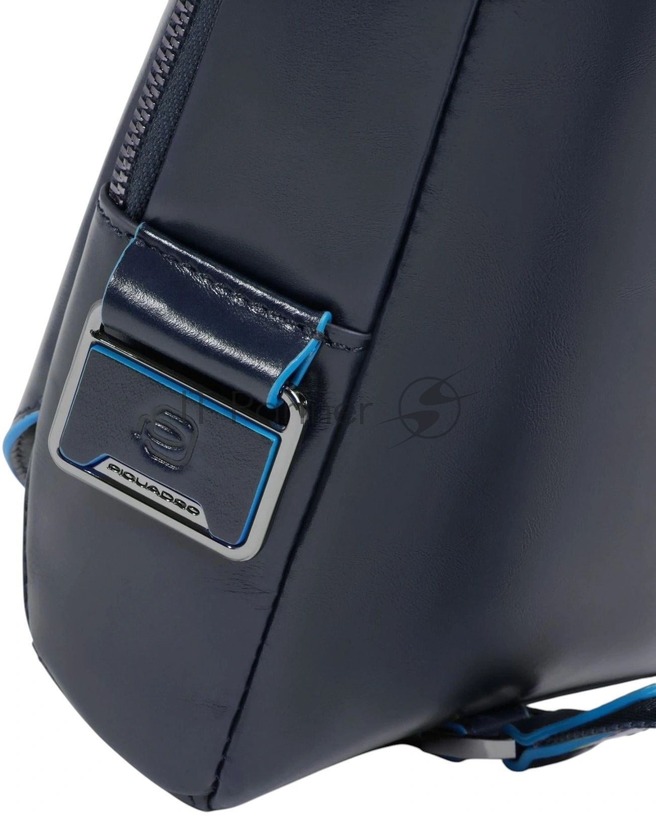 Рюкзак слинг мужской Piquadro Blue Square CA6898B2/BLU2 темно-синий натур.кожа