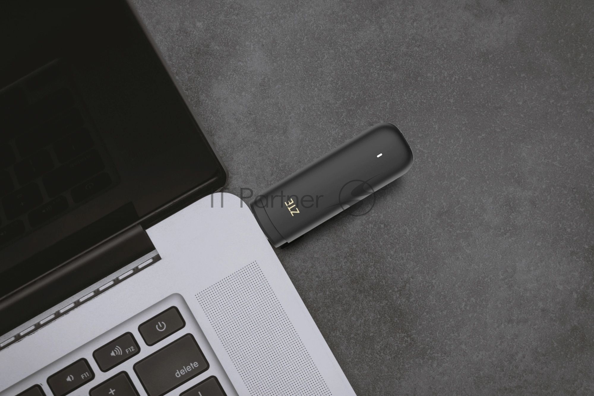 Модем 3G/4G ZTE F30Pro USB Wi-Fi VPN Firewall +Router внешний черный