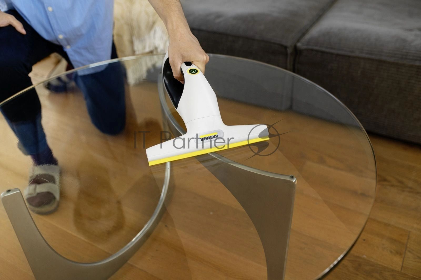 Мойщик окон Karcher WV 2 Universal Care шир.скреб.:280мм пит.:от аккум. белый/желтый
