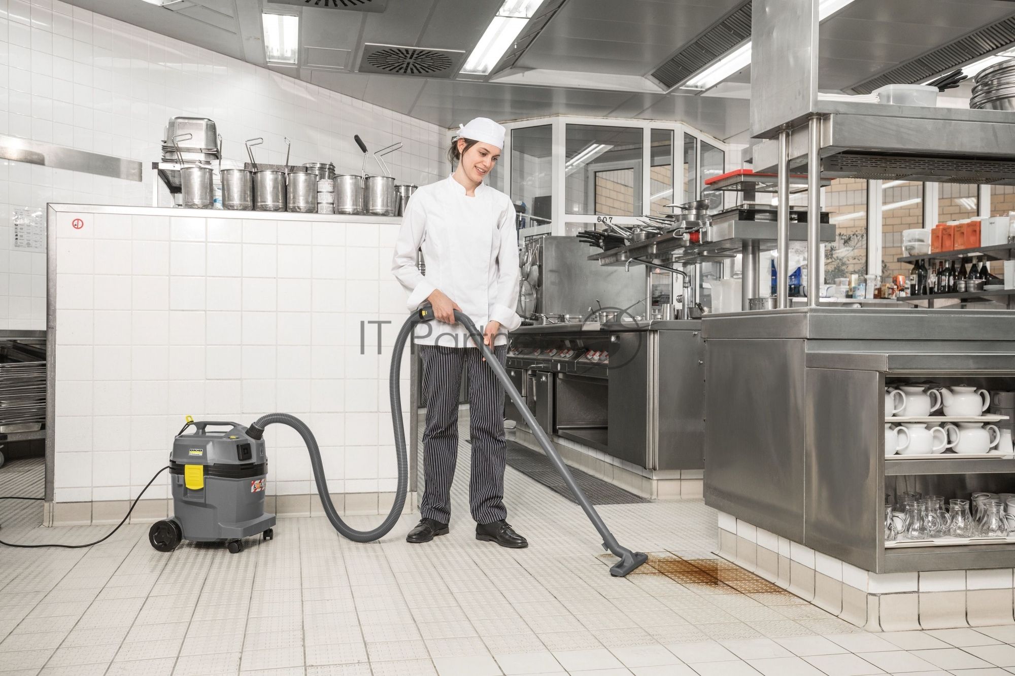 Пылесос строительный Karcher NT 22/1 Ap Te серый, 1300 Вт, уборка сухая/влажная, пылесборник мешок/контейнер, 22 л