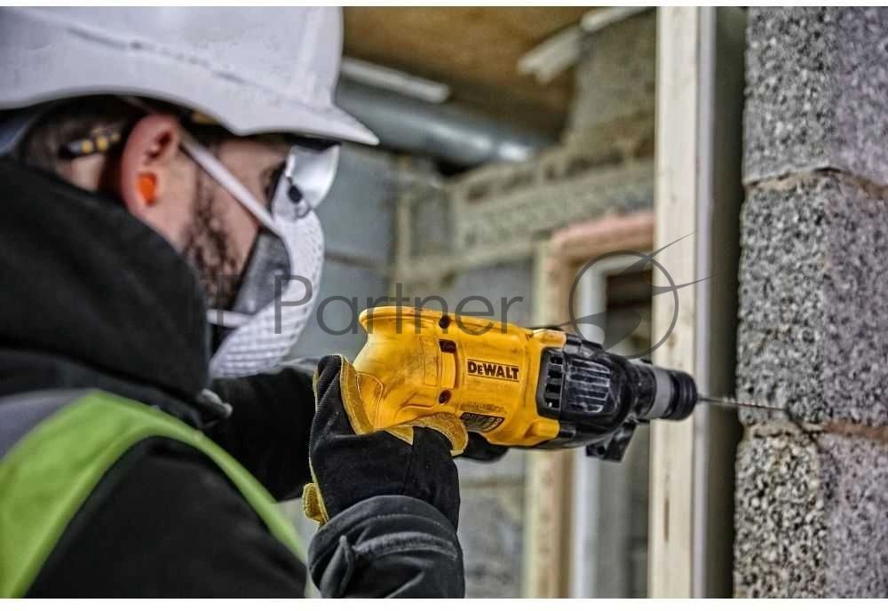 Перфоратор DeWalt D25033-QS патрон:SDS-plus уд.:2Дж 710Вт