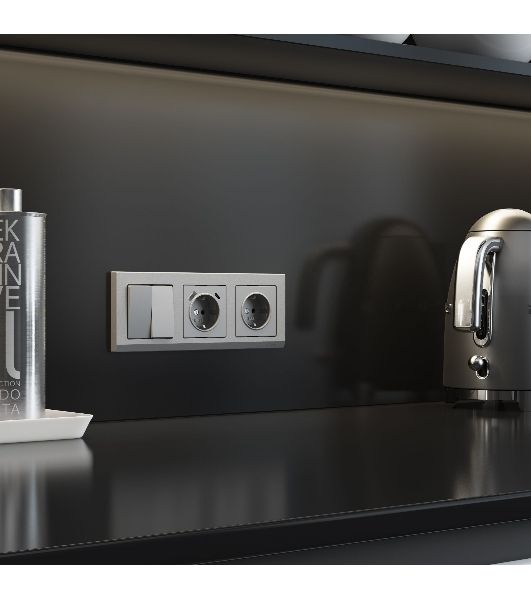 Розетка с заземлением, шторками и USB тип A+C  (серебряный матовый)