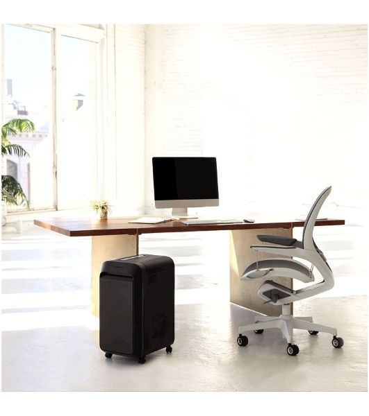 Шредер Fellowes PowerShred LX220 черный (секр.P-4)/перекрестный/20лист./30лтр./скрепки/скобы/пл.карты