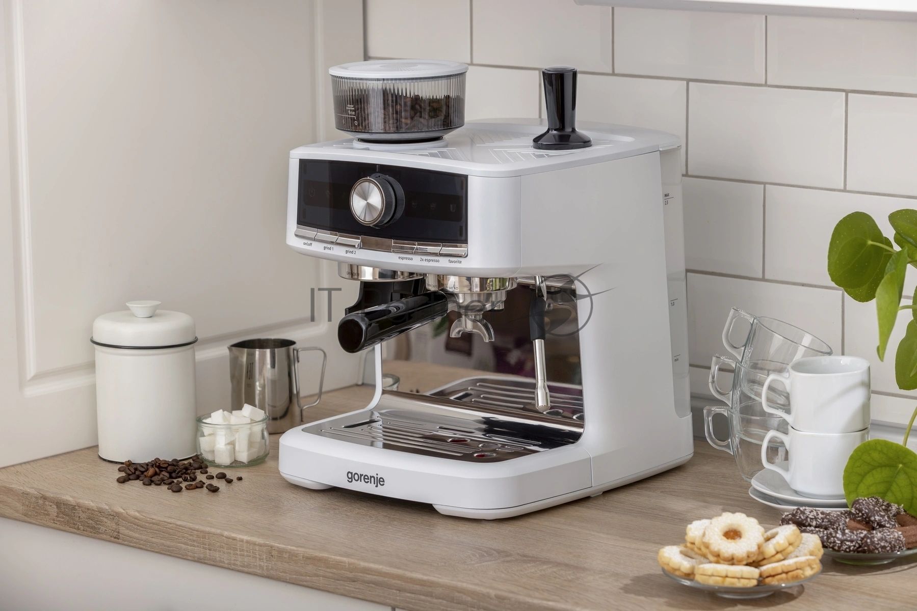 Кофеварка рожковая Gorenje GSACM20W 1550Вт белый/черный