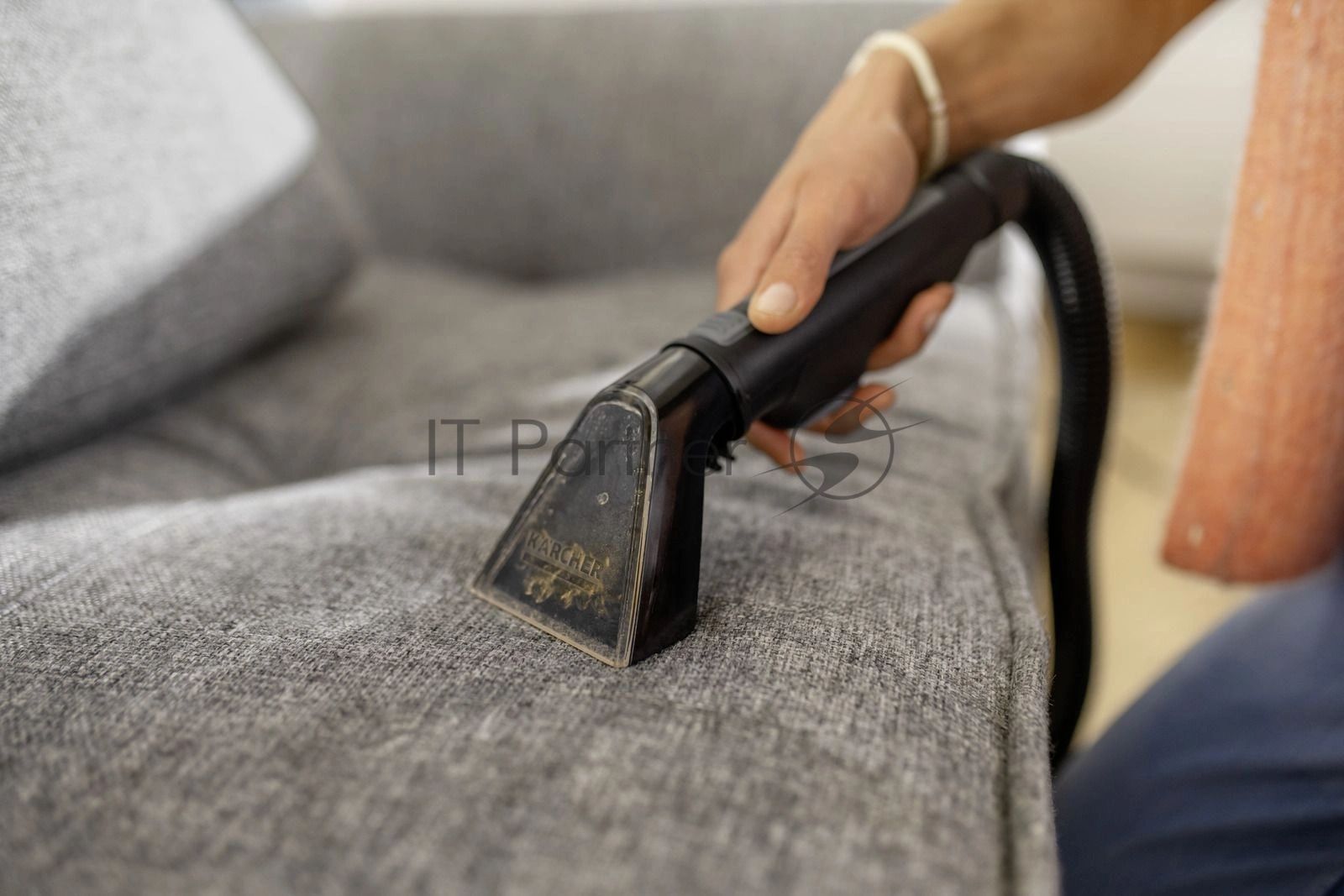 Пылесос моющий Karcher SE 2 Spot Care *EU белый/черный, 450 Вт, уборка влажная, пылесборник контейнер 0.8 л