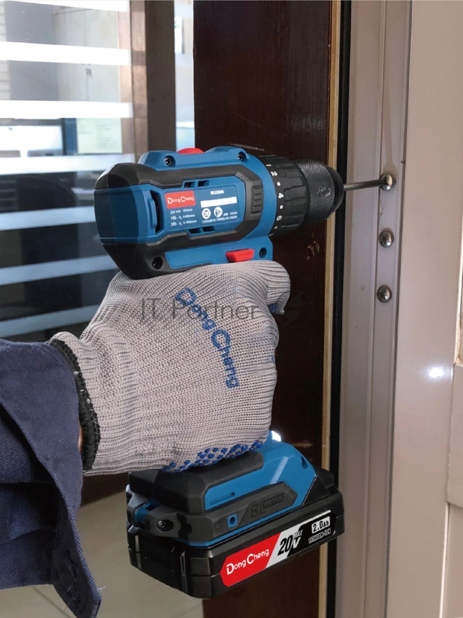 Дрель-шуруповерт DongCheng DCJZ2040, 20 В, 0 Ач, 45 Нм, бесщеточный