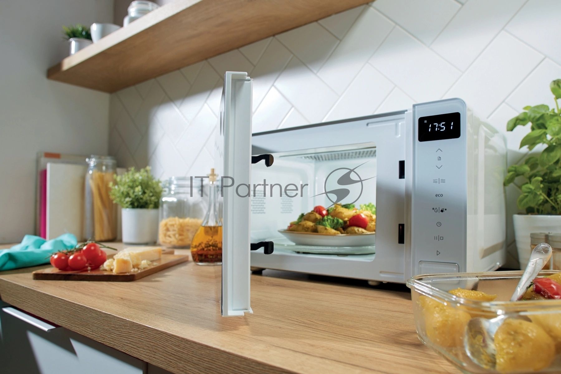 Микроволновая печь Gorenje MO17E1W белый, 17 л, 700 Вт, переключатели - поворотный механизм