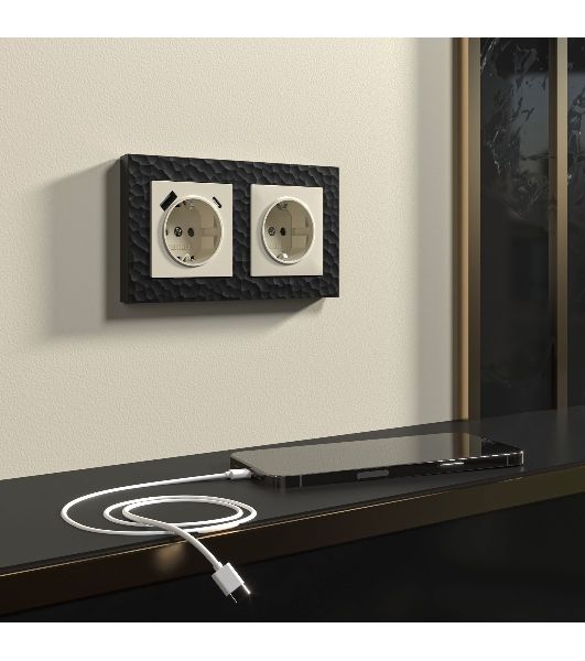 Розетка с заземлением, шторками и USB тип A+C (слоновая кость)