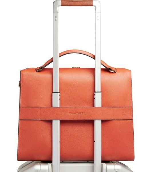 Деловая сумка женская Piquadro Patricia CA4098W140/AR с отделением для ноутбука 14" коралловая натур.кожа