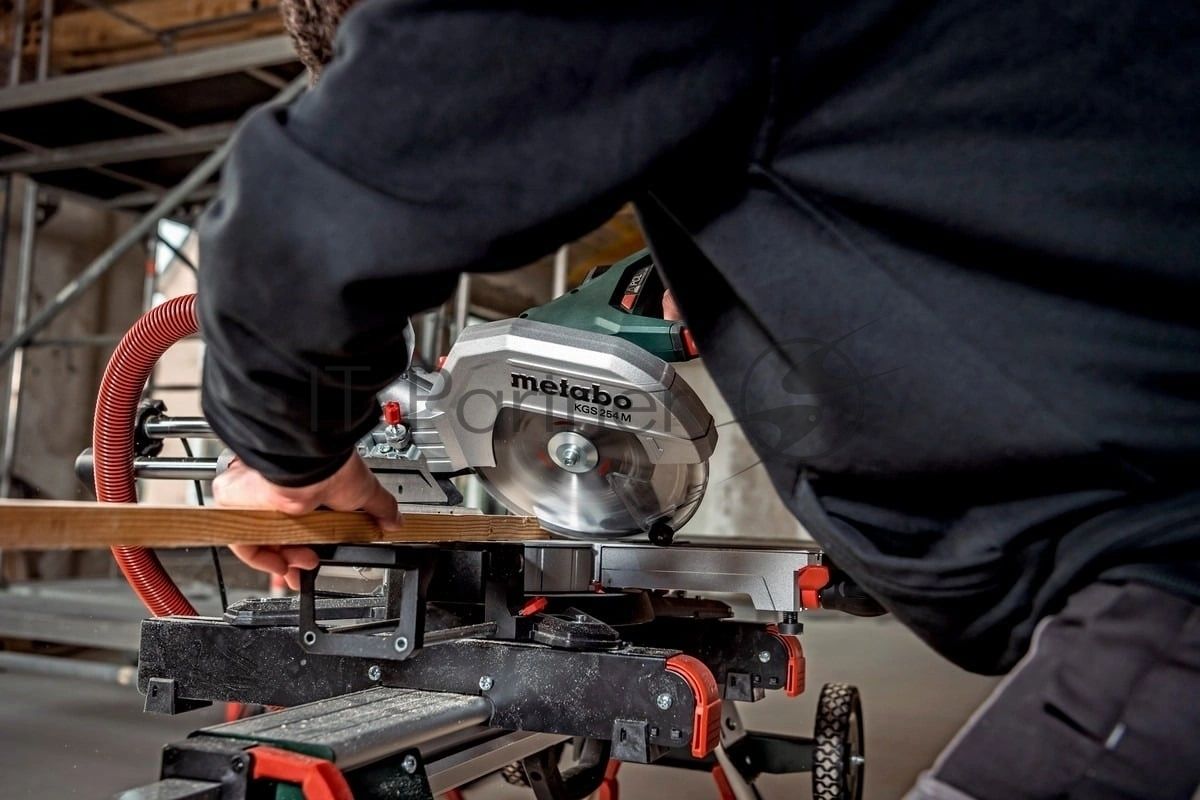 Торцовочная пила Metabo KGS 254 M set 1450Вт 5000об/мин d=254мм