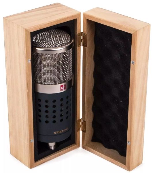 Микрофон конденсаторный sE Electronics [GEMINI II] двухламповый, 20 Гц - 20 кГц, кардиоида, в комплекте: держатель "паук", блок питания со шнуром, микрофонный кабель, металлический и деревянный кейсы.