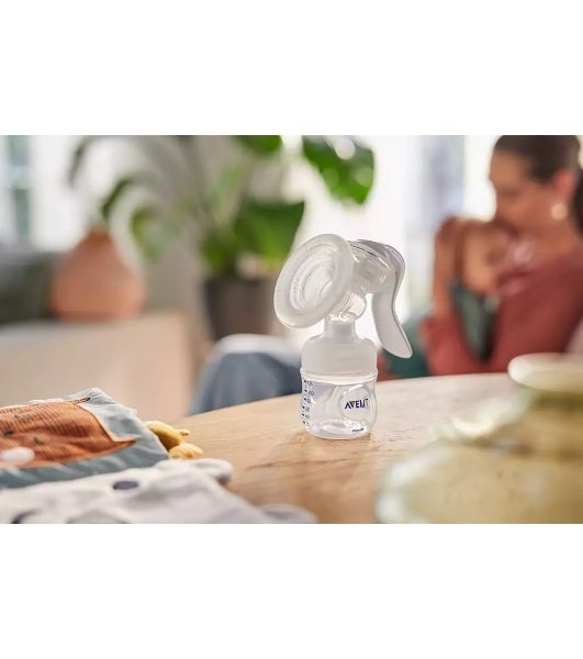 Молокоотсос ручной Philips SCF430/13, вес 0.3 кг, технология Natural Motion, мягкая насадка с адаптивной формой, 3 контейнера для 180 мл. для хранения молока в комплекте