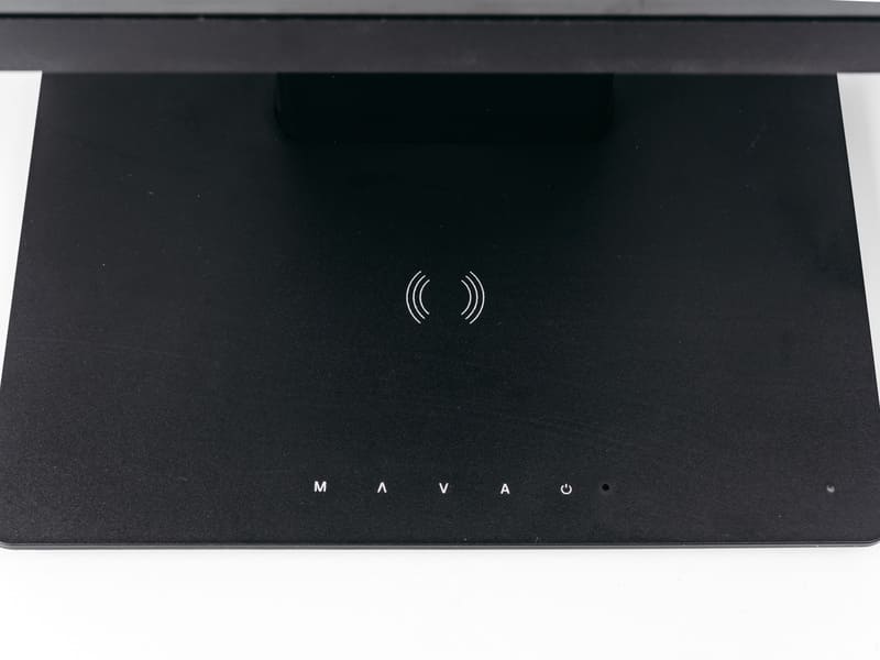 Монитор 27" "Гравитон" МН27П "Автор" IPS 2560x1440, 100 Гц, 5 мс, 16:9, 250 кд/м², HDMI 2.0, DP 1.4, USB-C (65 Вт PD + DP), USB Hub (2×USB-A 3.2 + 1×USB-B), 3.5 Jack, динамики (2×2 Вт), HDR10, Adaptive-Sync, Qi-зарядка (15 Вт), черный