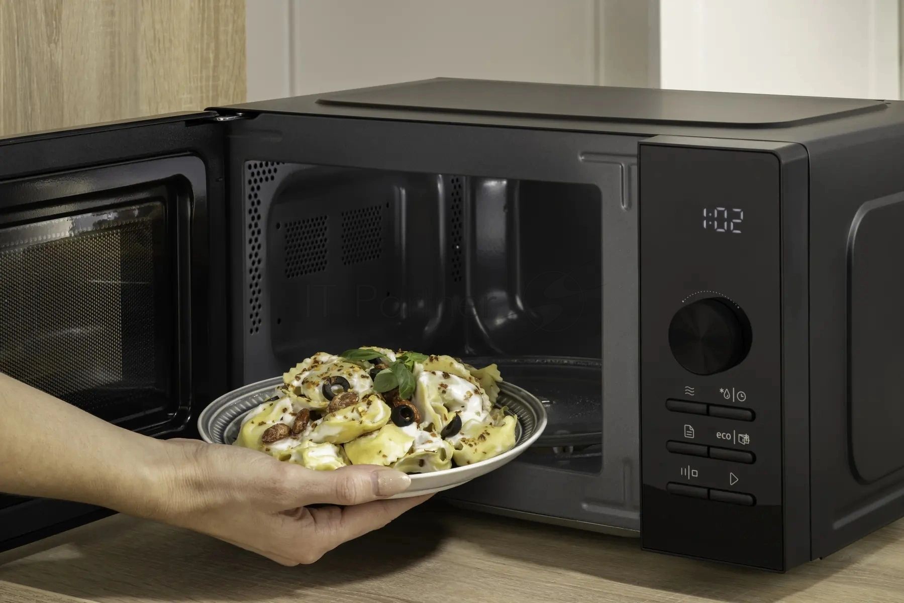 Микроволновая Печь Gorenje MO20A3B5 20л. 800Вт черный