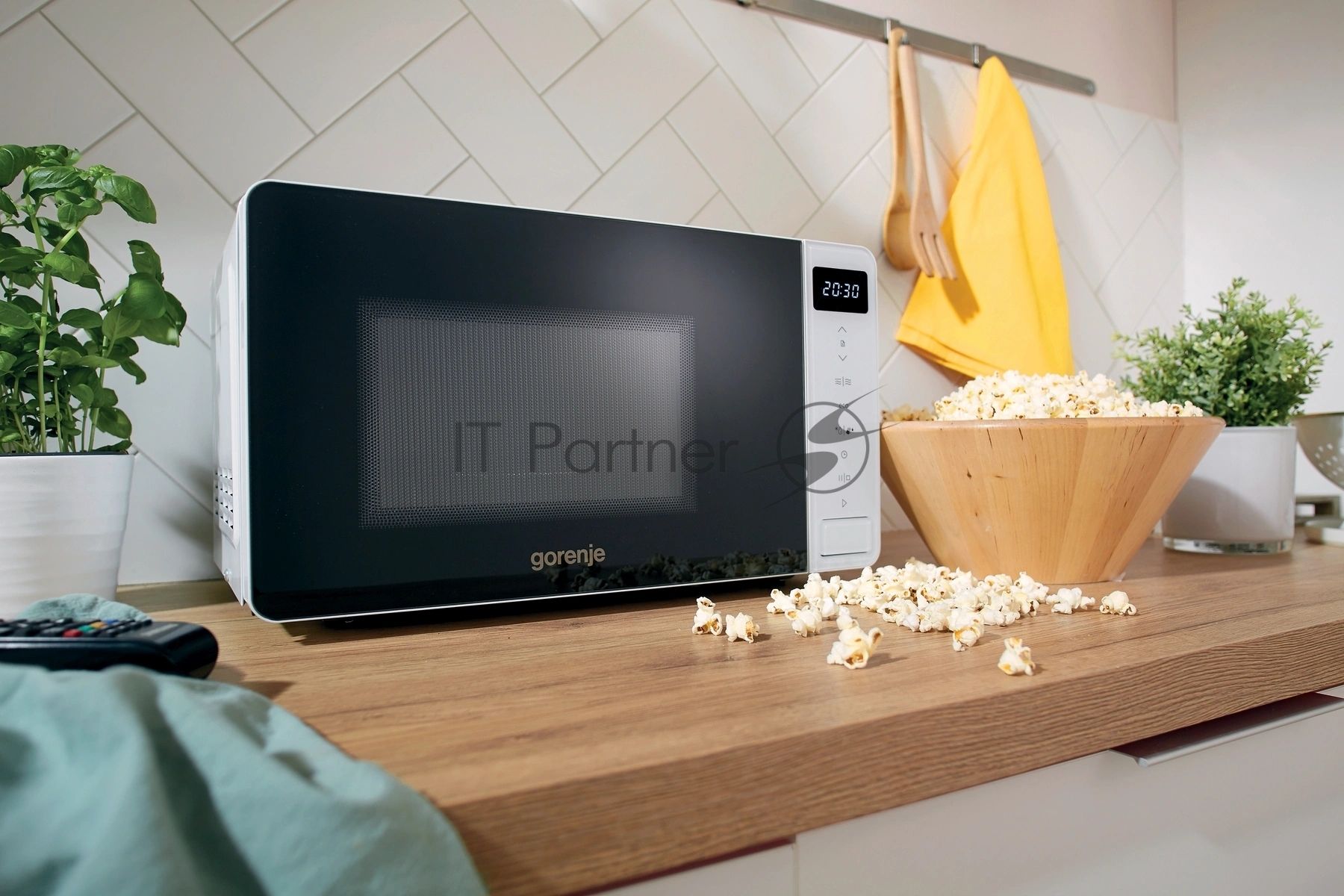 Микроволновая печь Gorenje MO17E1W белый, 17 л, 700 Вт, переключатели - поворотный механизм