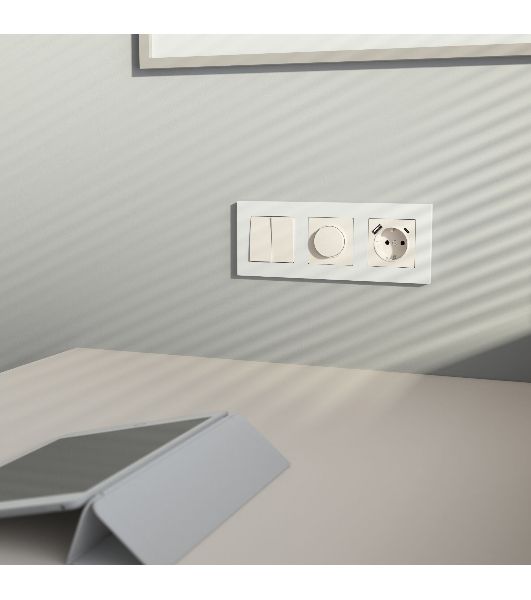 Розетка с заземлением, шторками и USB тип A+C (айвори матовый)
