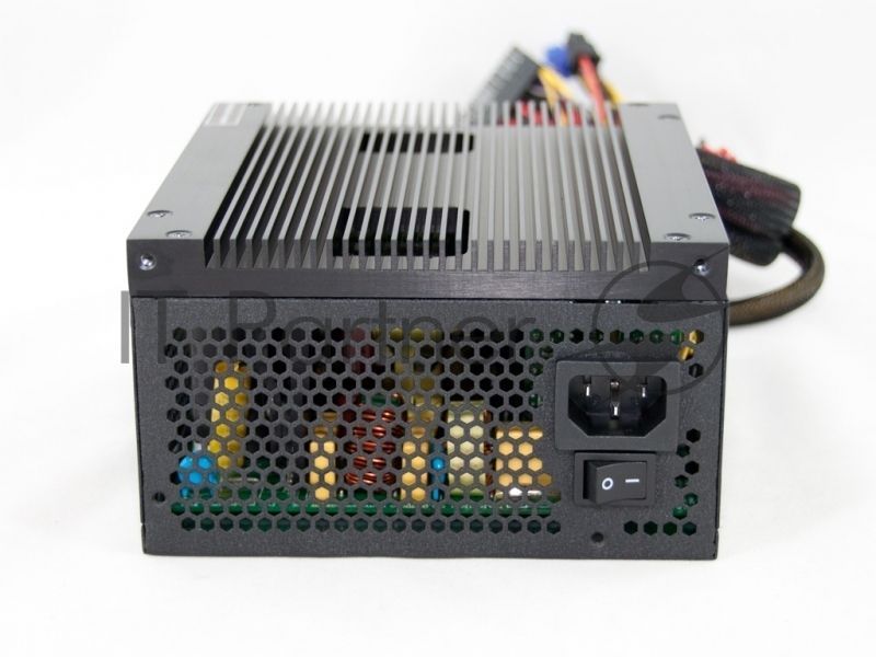 Блок питания 500 Ватт Super Flower Power Supply Golden Silent, 500W, ATX, Fanless, 6xSATA, 2xPCI-E(6), 2xPCI-E(6+2), APFC, 80 PLUS Platinum,, Semi Modular