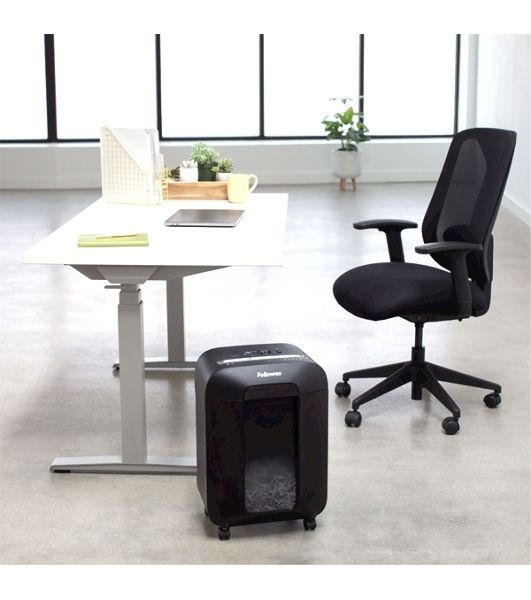 Шредер Fellowes PowerShred LX85 (секр.P-4)/перекрестный/12лист./19лтр./скрепки/скобы/пл.карты