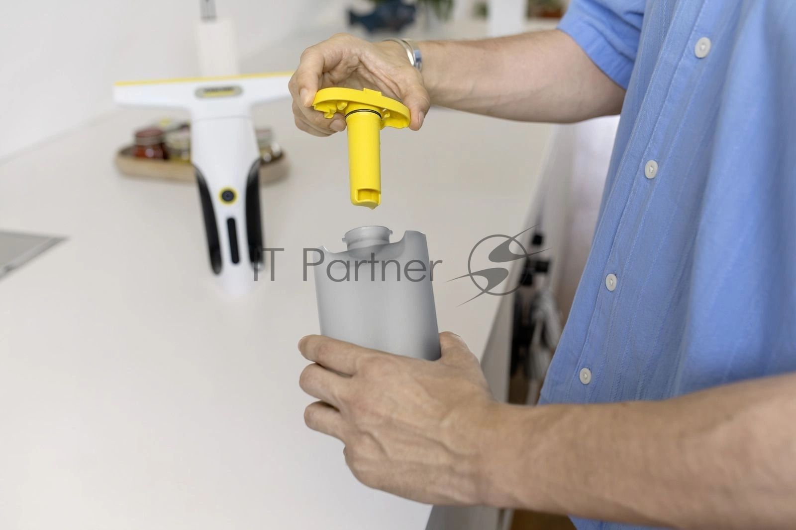 Мойщик окон Karcher WV 2 Universal Care шир.скреб.:280мм пит.:от аккум. белый/желтый