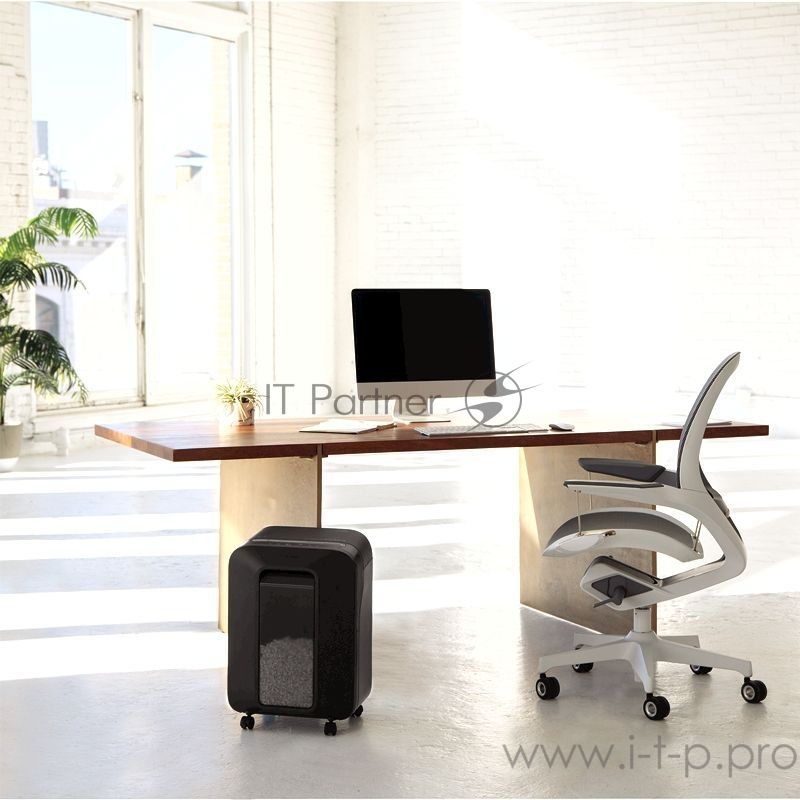 Шредер Fellowes PowerShred LX200 черный (секр.P-4)/перекрестный/12лист./22лтр./скрепки/скобы/пл.карты