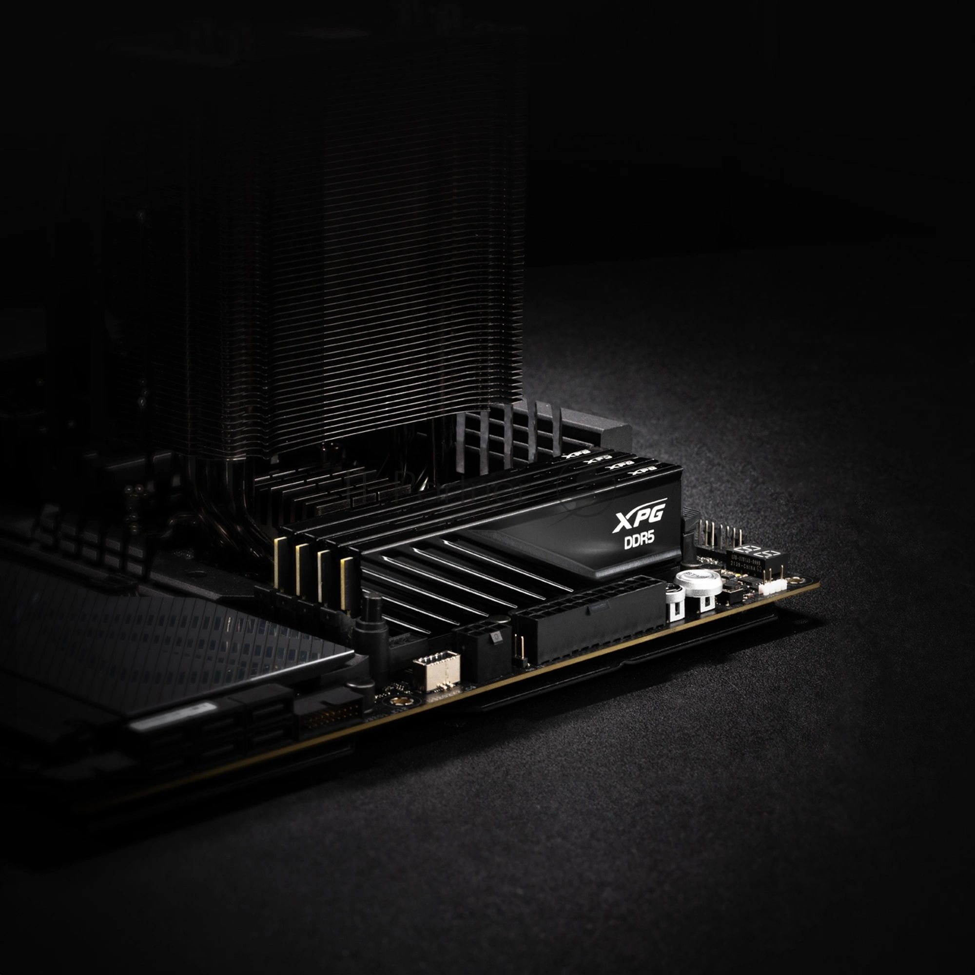 Память DDR5 8GB 5600MHz A-Data AX5U5600C468G-SLABBK XPG Lancer Blade RTL Gaming PC5-44800 CL46 DIMM 288-pin 1.1В single rank с радиатором Ret