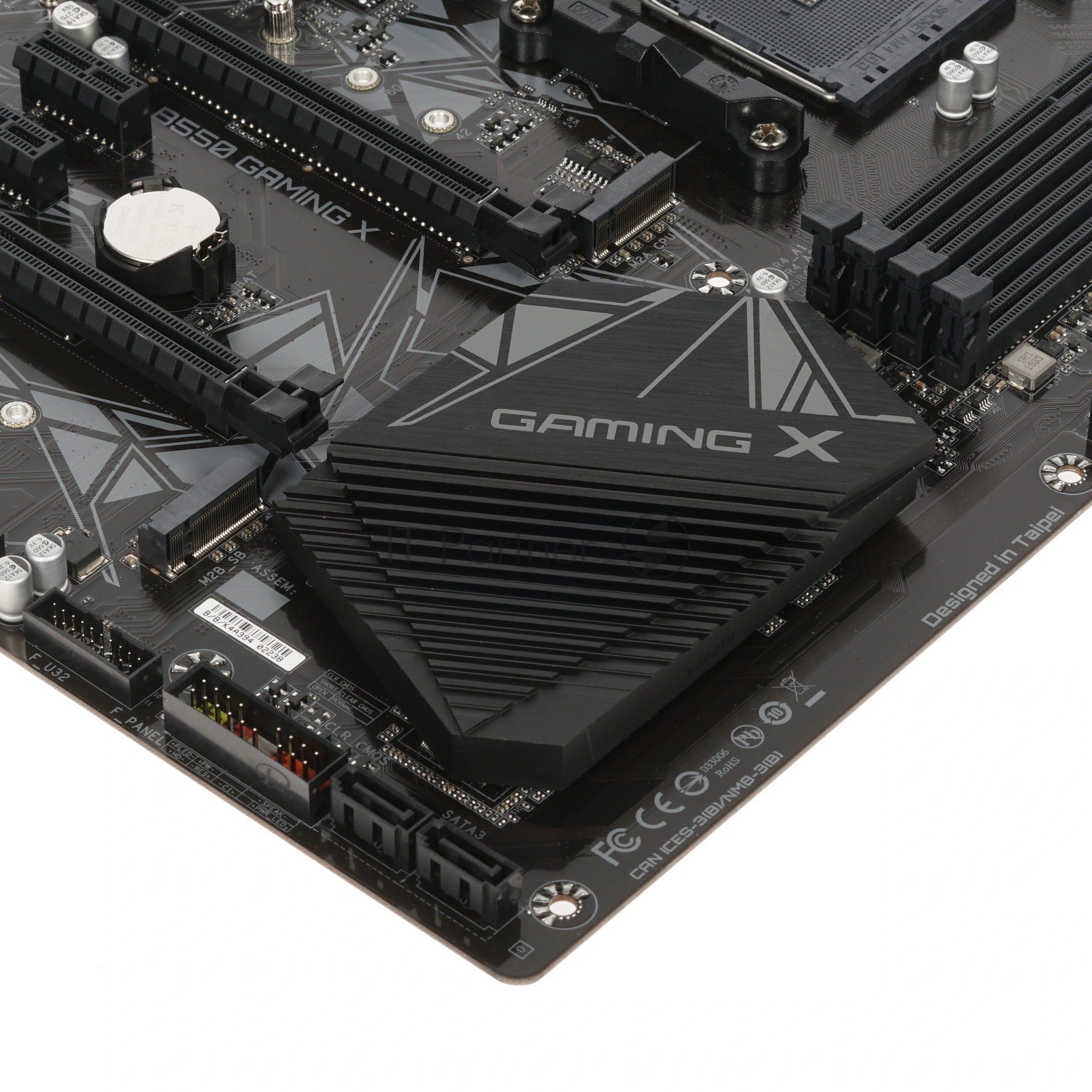 Материнская плата Gigabyte B550 X GAMING, AM4, AMD B550, 4xDDR4, 4xSATA, 2xM.2, 1xPCIe 4.0 x16, 1xPCIe 3.0 x4, 2xPCIe 3.0 x1, 1xHDMI, 1xDisplayPort, 1x 2.5Gb LAN, 1xUSB 3.2 Gen 2, 3xUSB 3.2 Gen 1, 1xUSB Type-C, 2xUSB 2.0, 2x3.5 мм, 7.1, ATX
