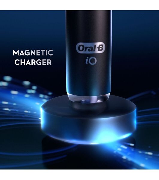 Электрическая зубная щетка Oral-B Vitality iO Series 8 черный