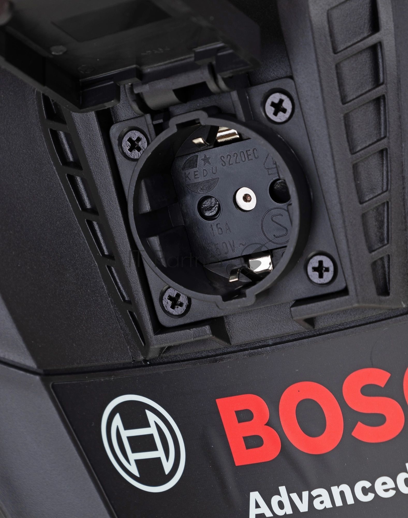 Строительный пылесос Bosch AdvancedVac20 зеленый, 300/1200 Вт, уборка сухая/влажная, пылесборник мешок/контейнер, 20 л