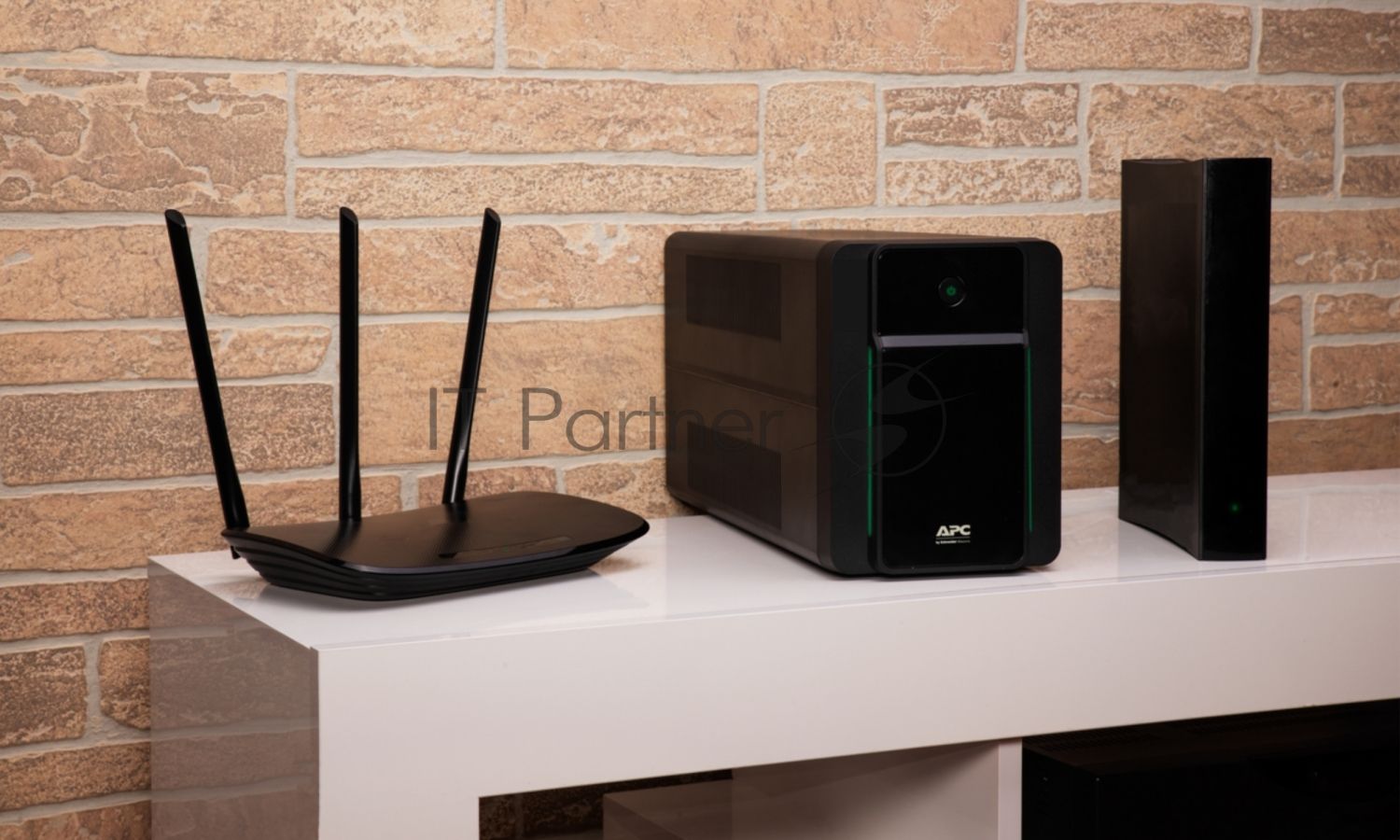 Источник бесперебойного питания APC Back-UPS BX1200MI / 1200ВА / 650Вт / 4 х CEE 7 (евророзетка)
