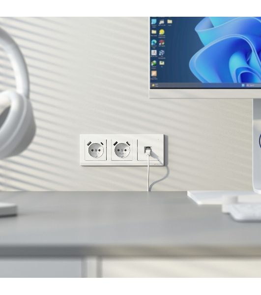 Розетка с заземлением, шторками и USB тип A+C (белый матовый)