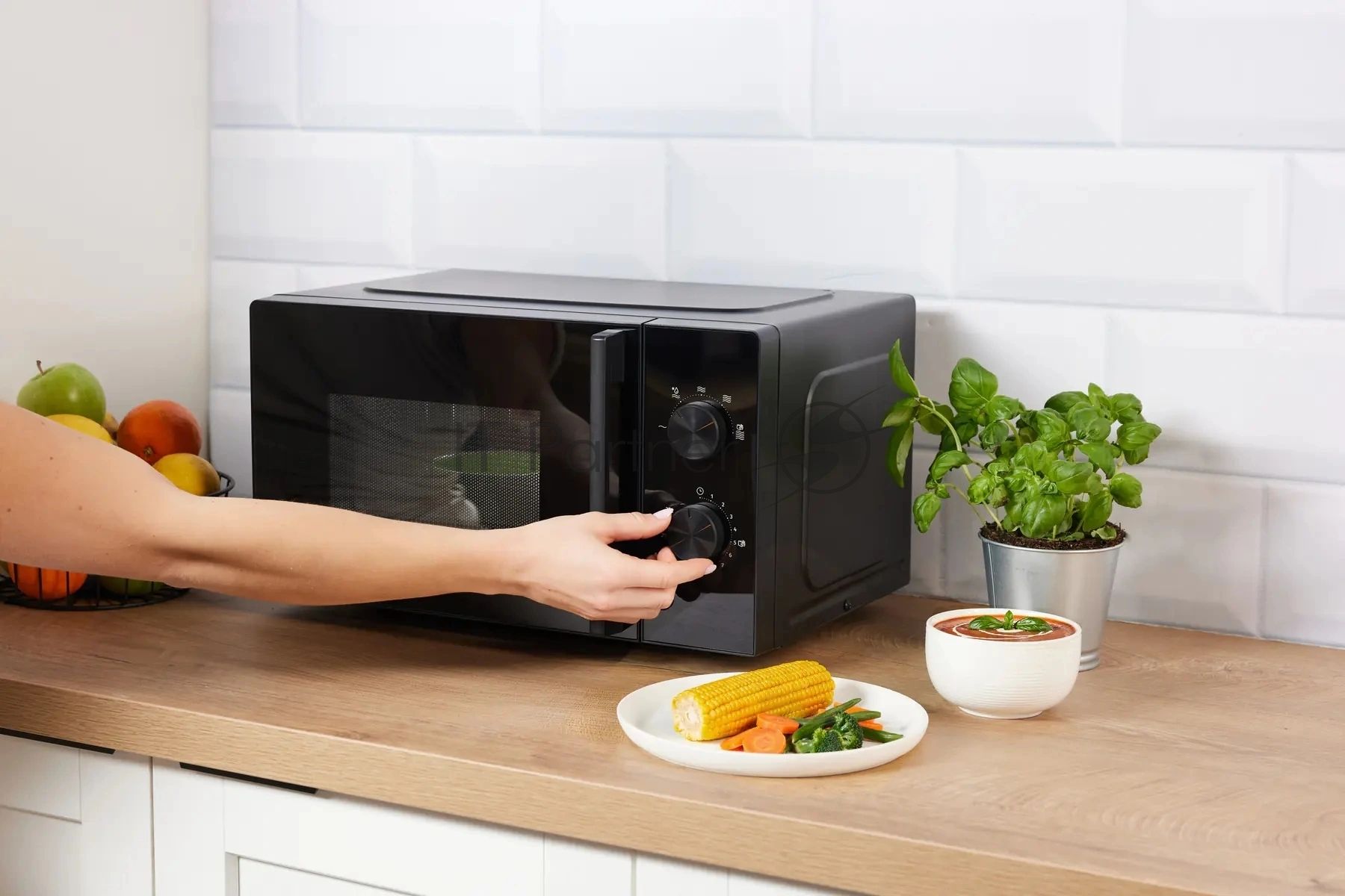 Микроволновая Печь Gorenje MO20E1B5 20л. 700Вт черный
