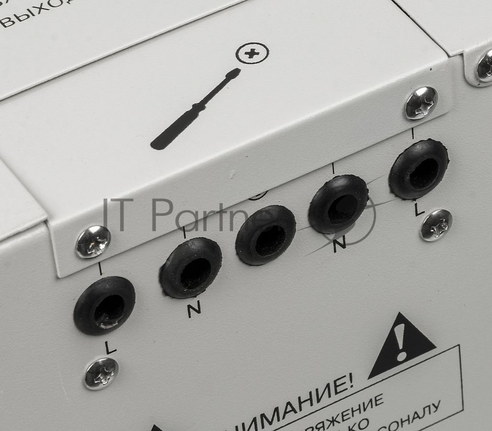 Стабилизатор напряжения Ресанта АСН-8 000 Н/1-Ц 63/6/17 Стабилизатор Lux {220В±8%, Габ. 305х190х360, Вес 15кг}
