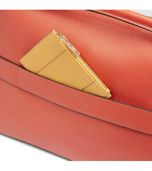 Деловая сумка женская Piquadro Patricia CA6774W140/AR с отделением для ноутбука 14" коралловая натур.кожа