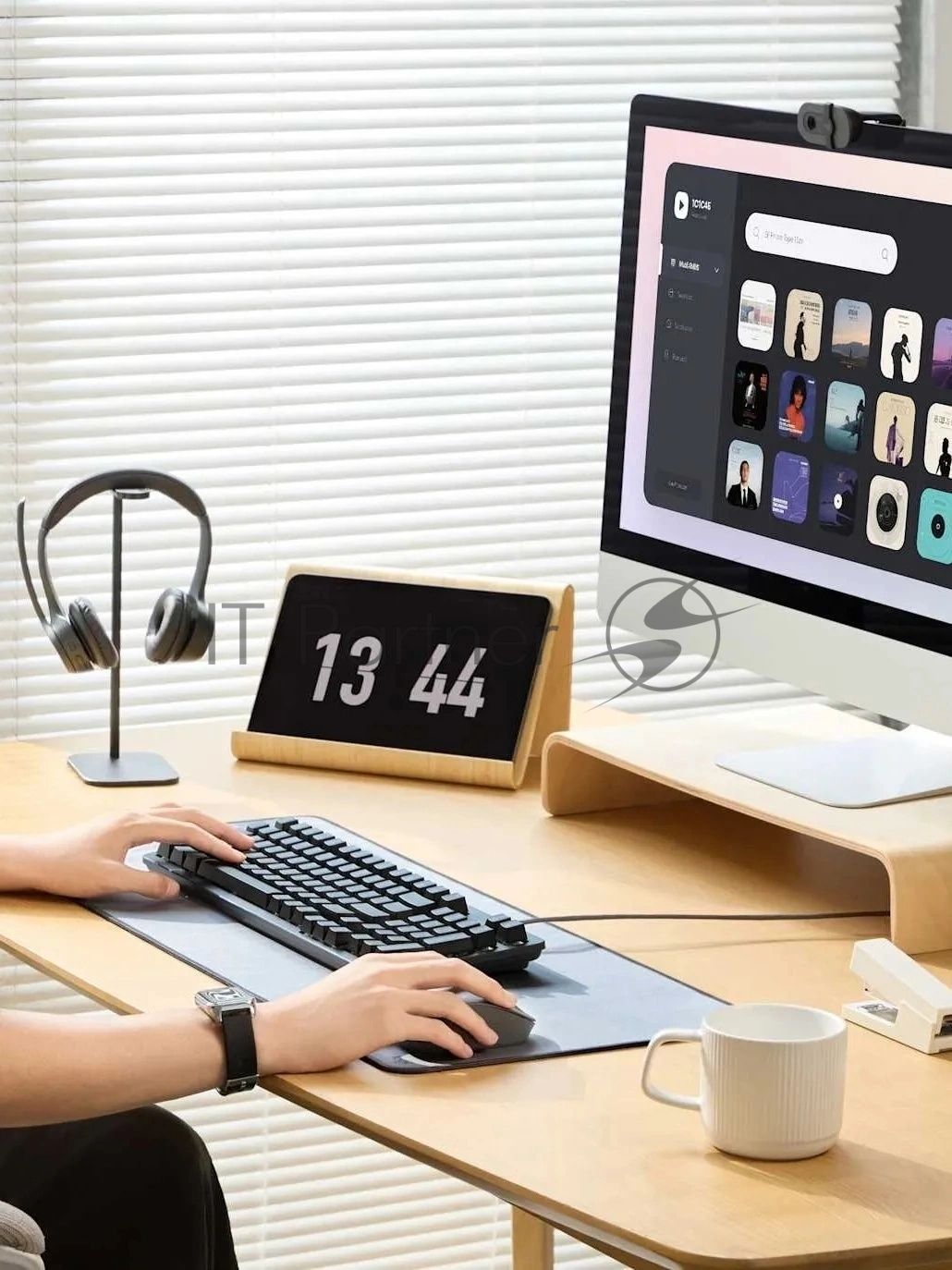 Клавиатура Logitech K848 механическая черный USB (920-013904)