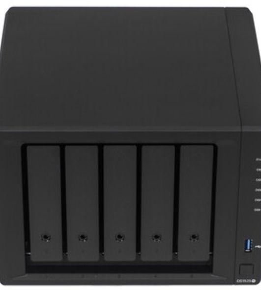 СХД настольное исполнение Synology 5BAY NO HDD USB3 DS1525+